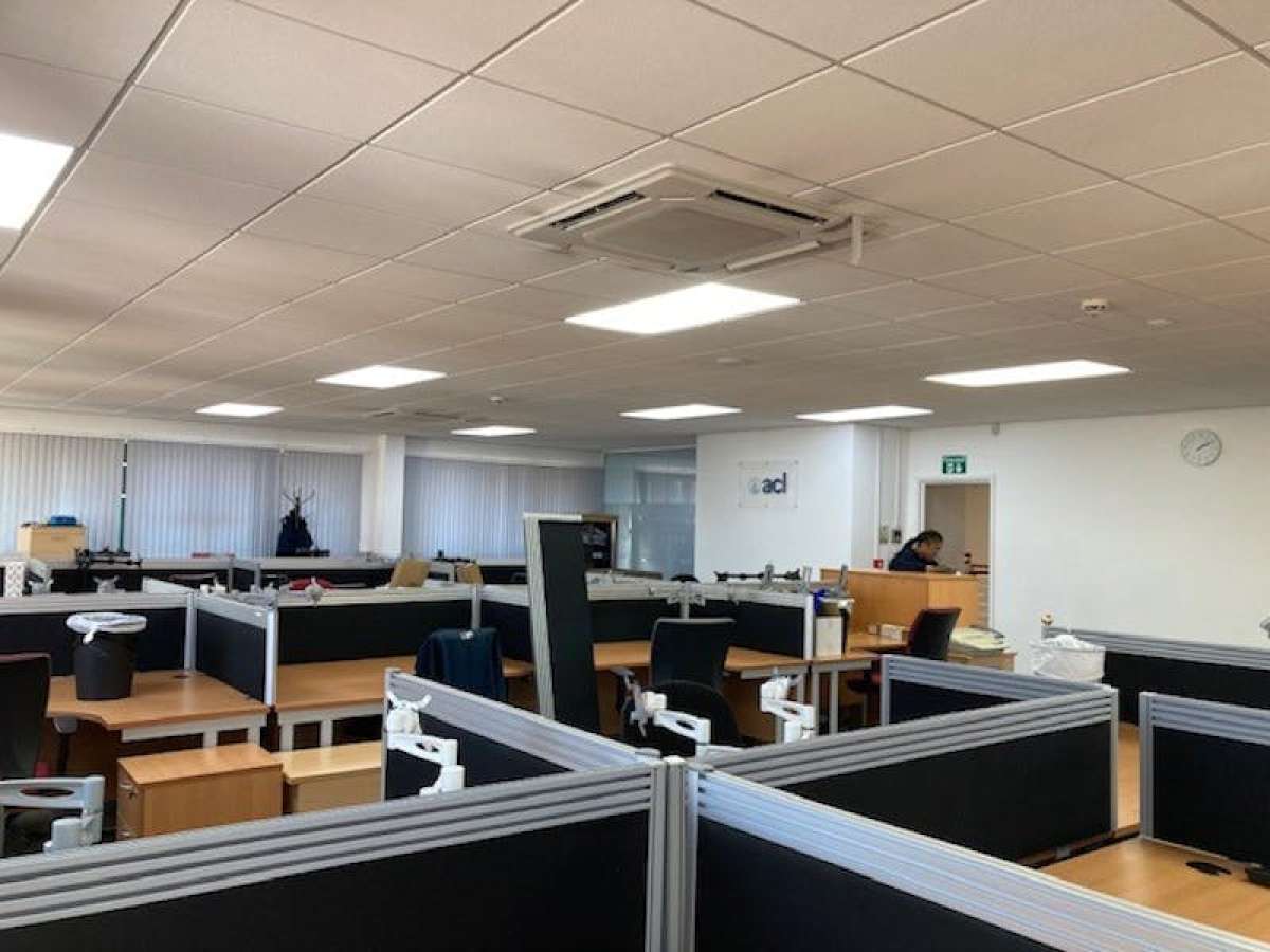 Office in Weybridge - photo 4