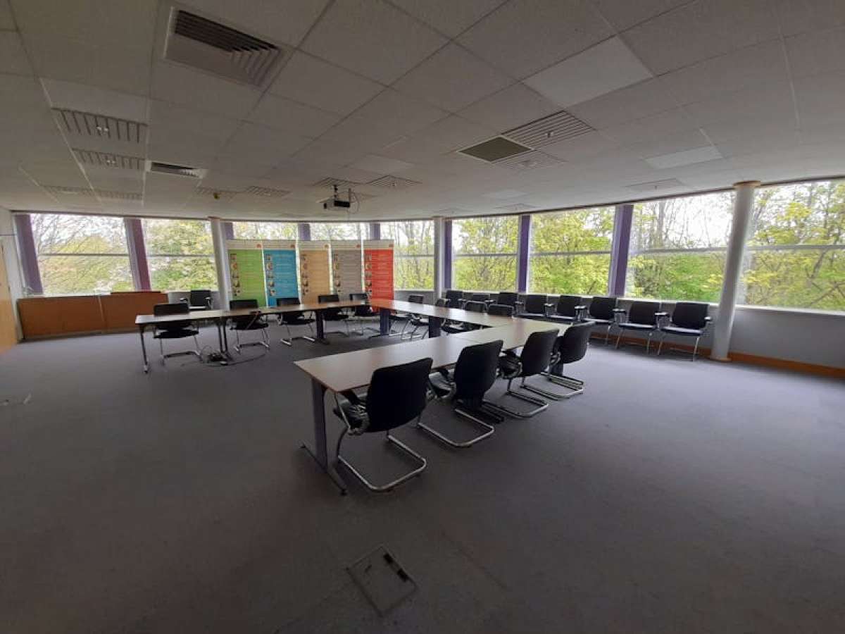 Office in Basingstoke - photo 3