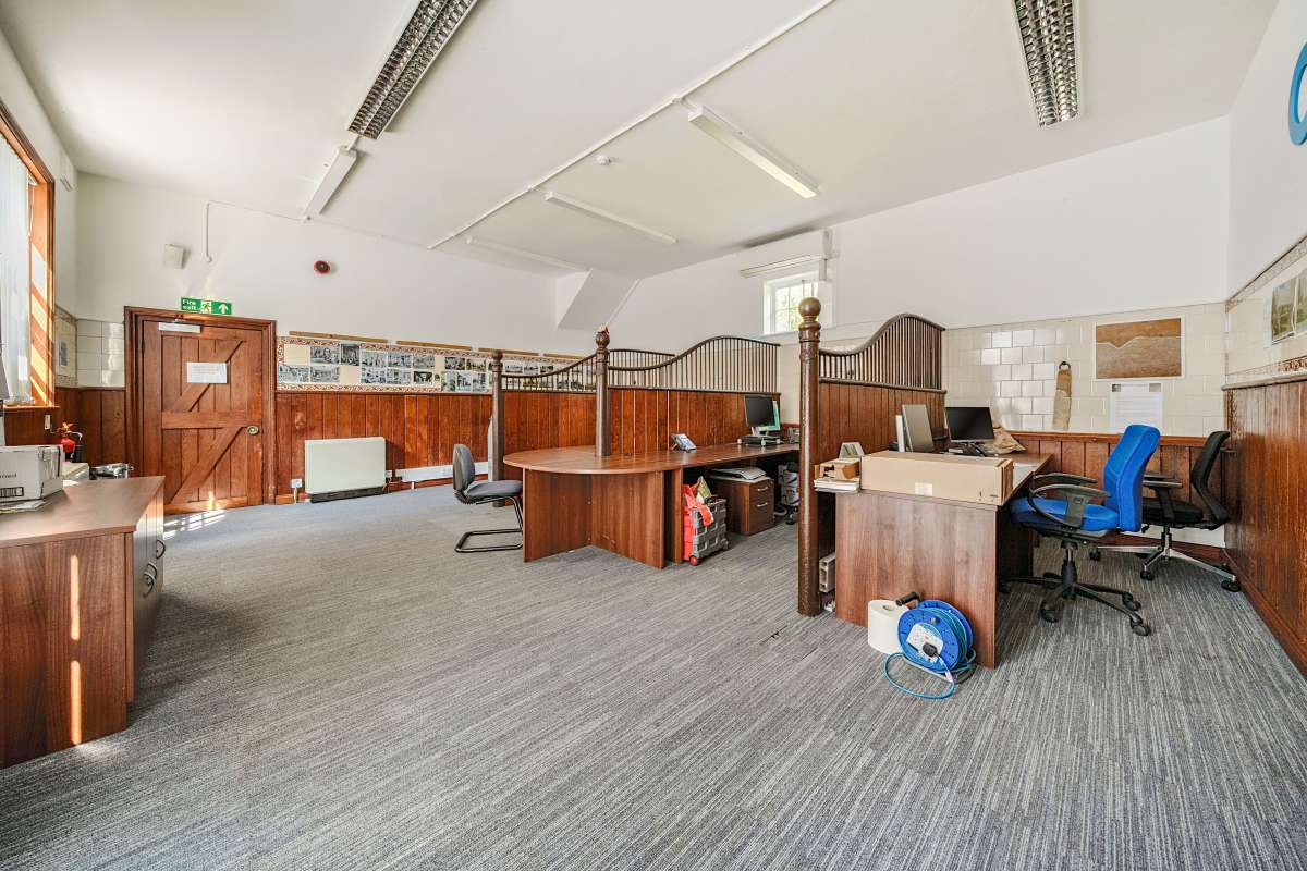 Office in Hertford - photo 4