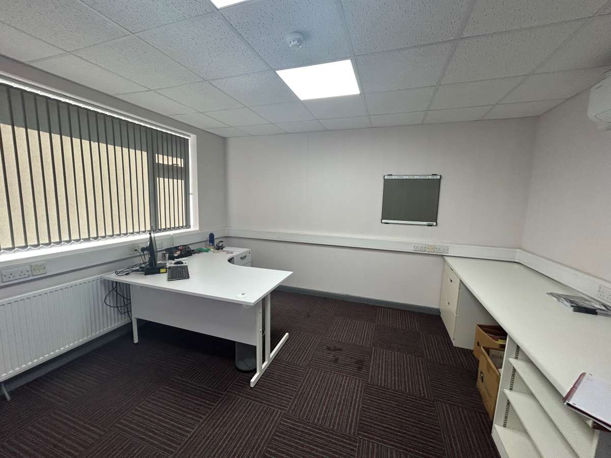Office in Leicester - photo 3