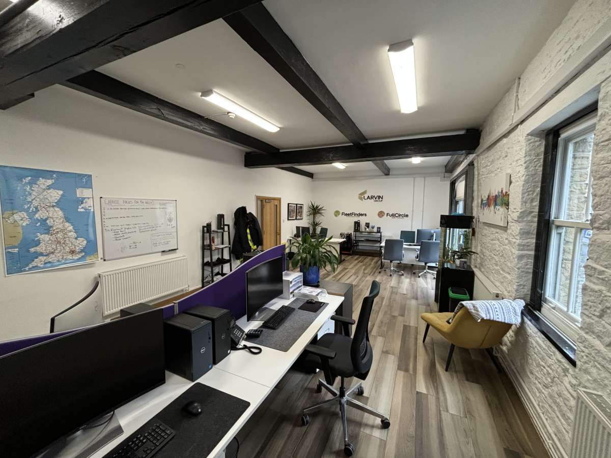 Office in Elland - photo 4