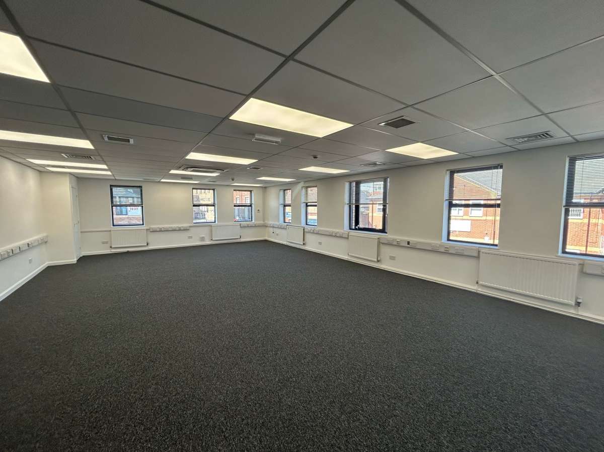 Office in Doncaster - photo 4