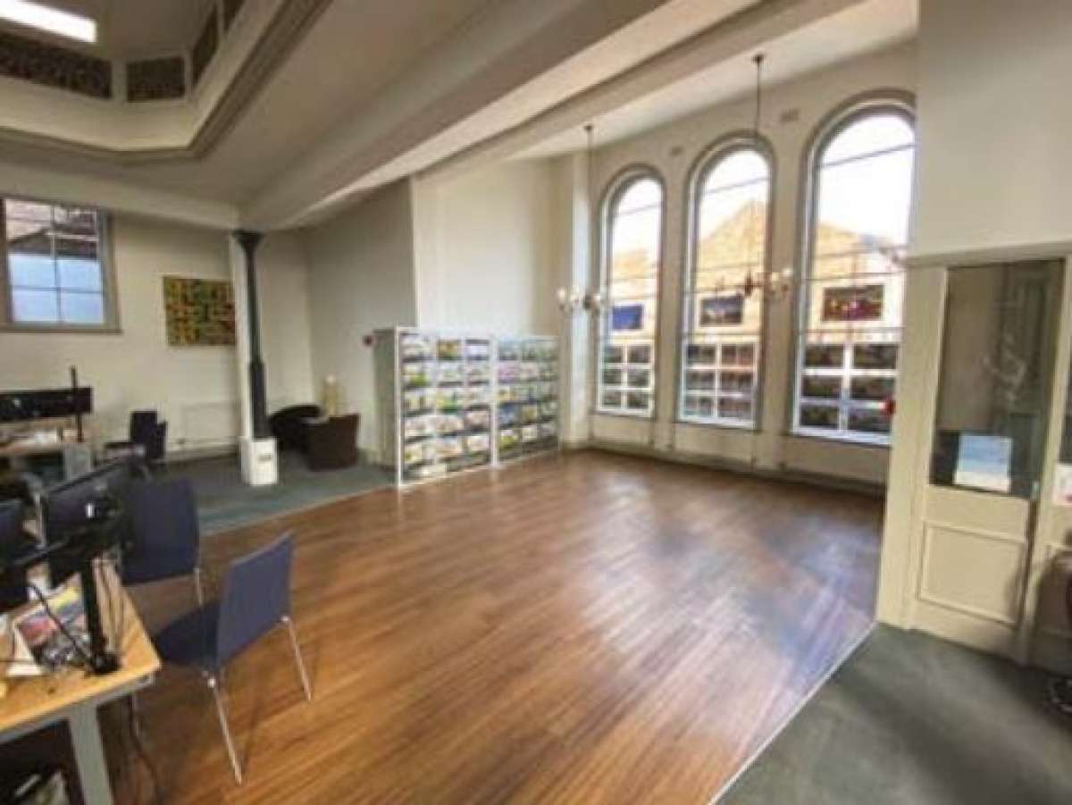 Office in Lincoln - photo 3