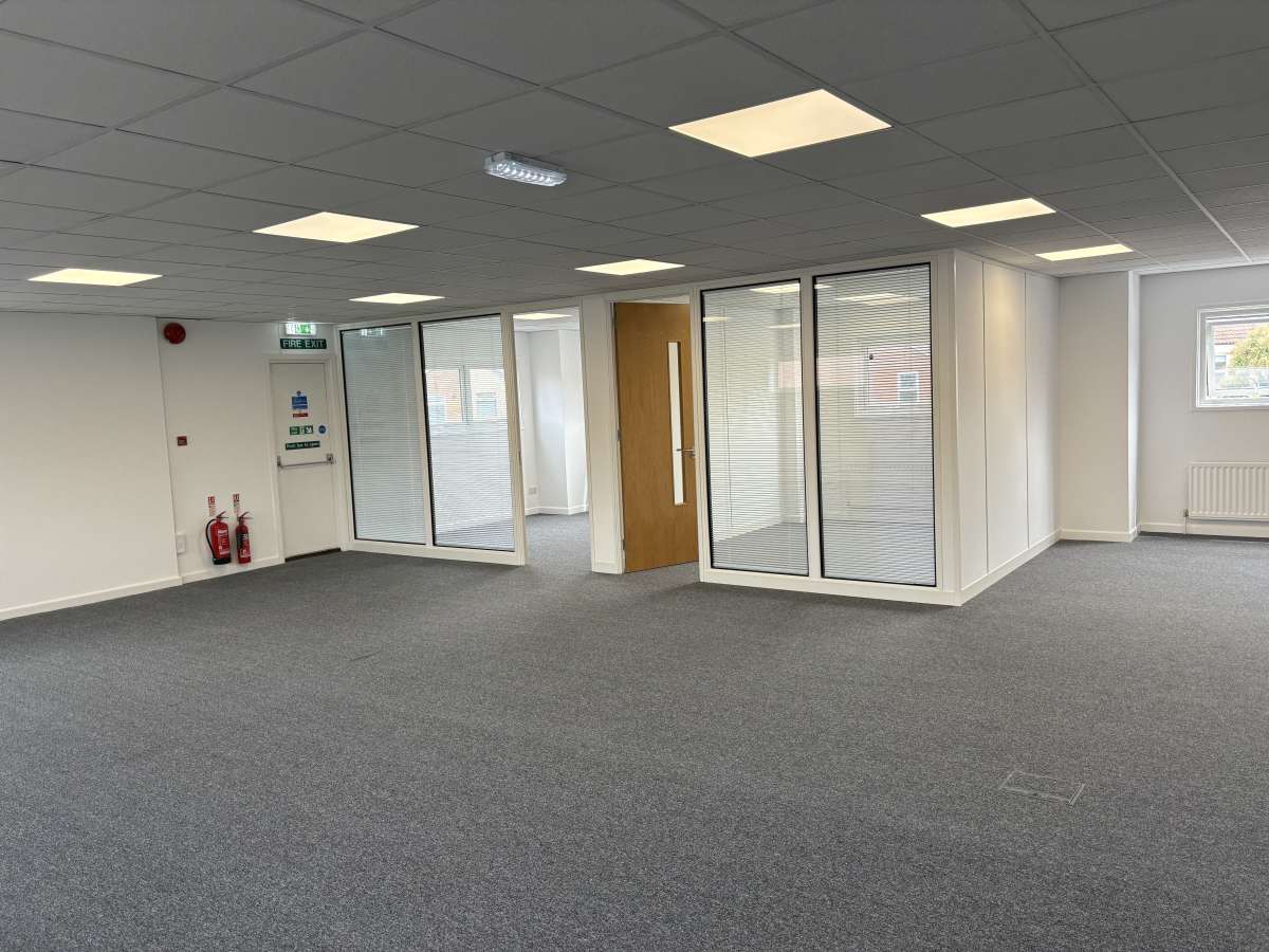 Office in Eastleigh - photo 3