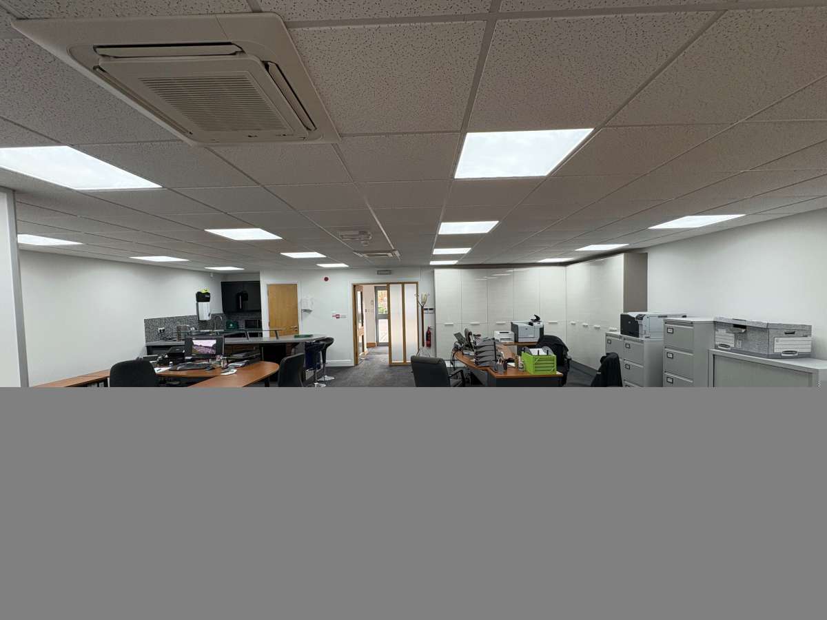 Office in Coalville - photo 2