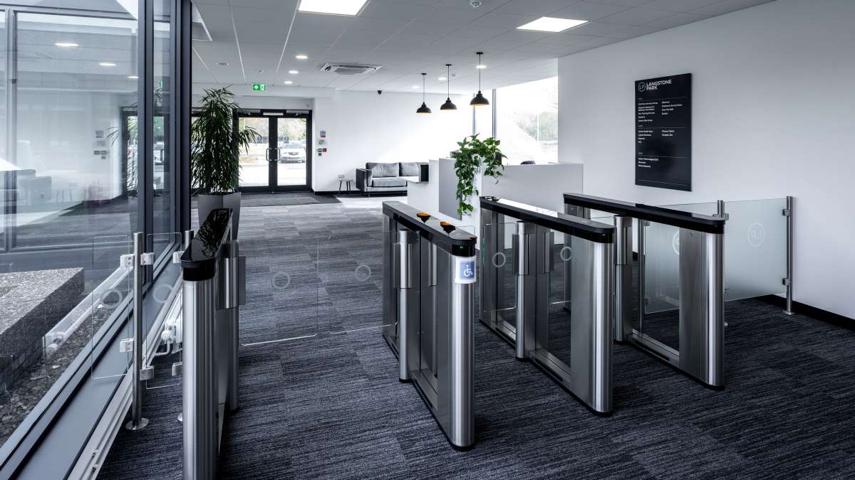 Office in Havant - photo 2