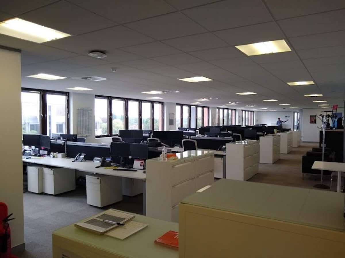 Office in Staines - photo 2