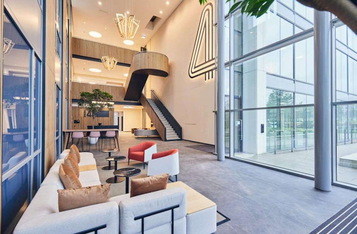 Office in Weybridge - photo 2