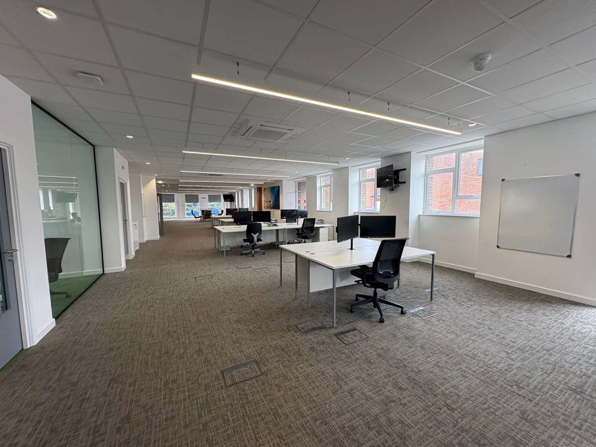 Office in Fareham - photo 2