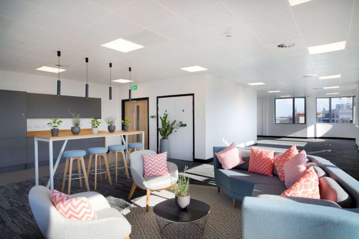 Office in Slough - photo 4