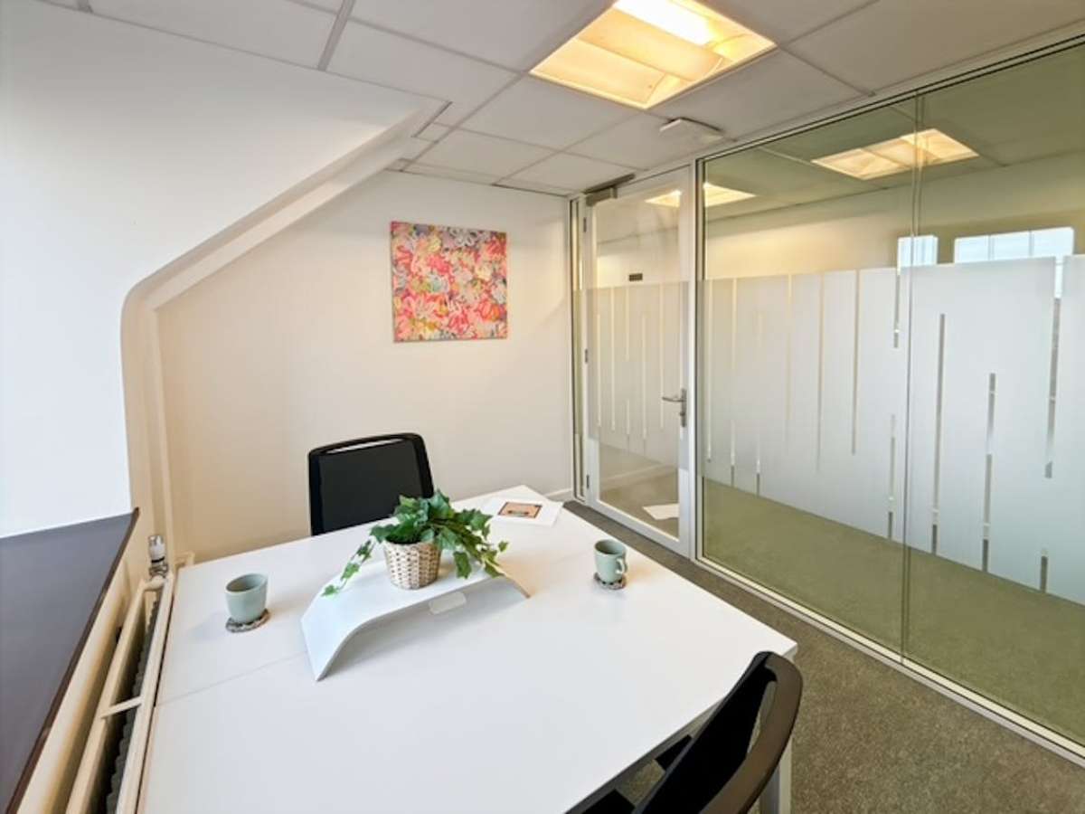 Office in Winchester - photo 4