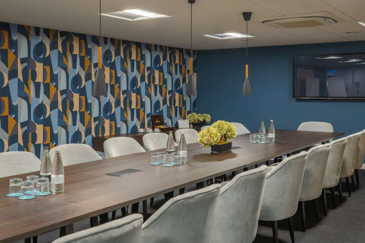 Office in Basingstoke - photo 2