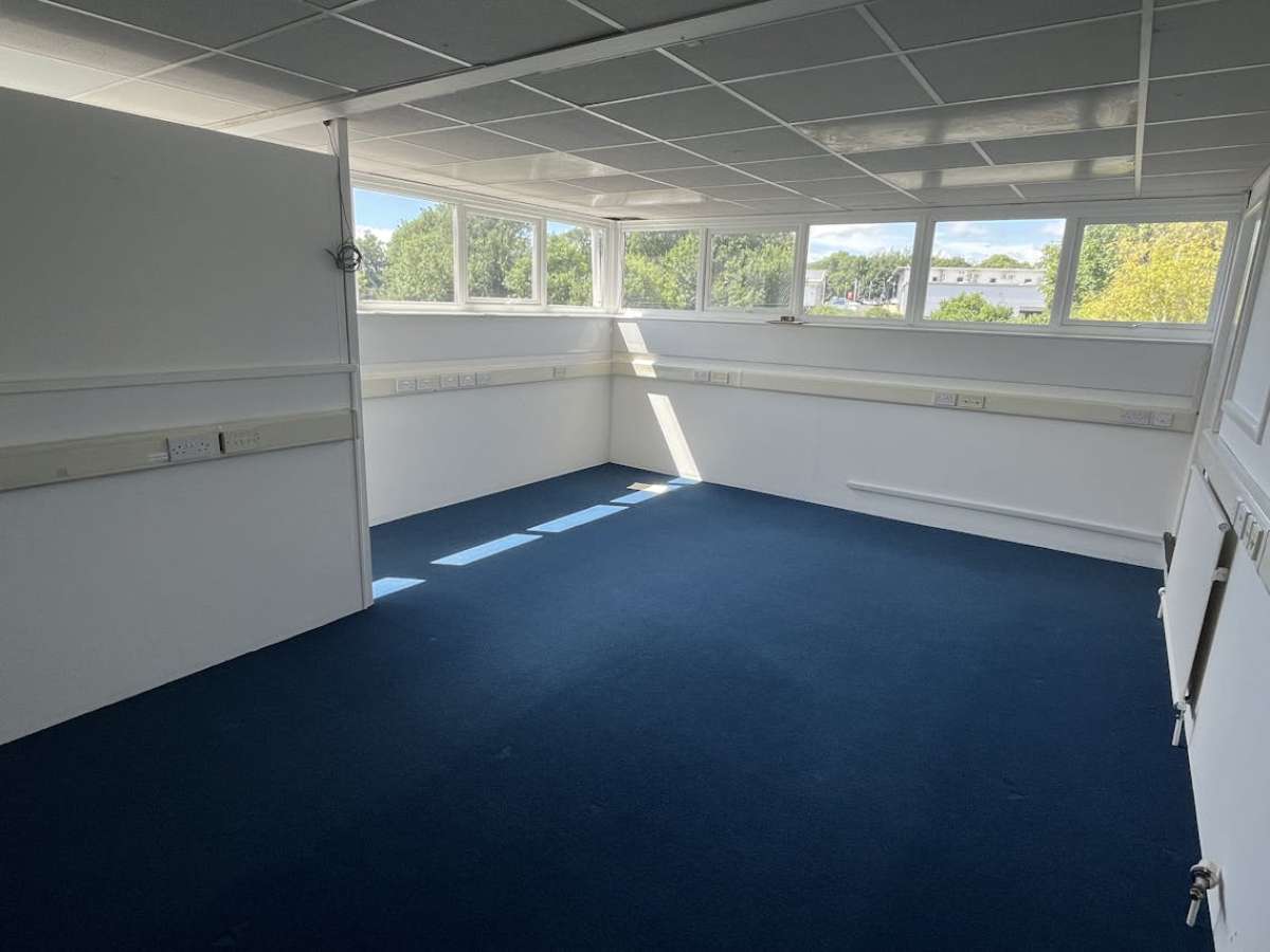 Office in Winchester - photo 2