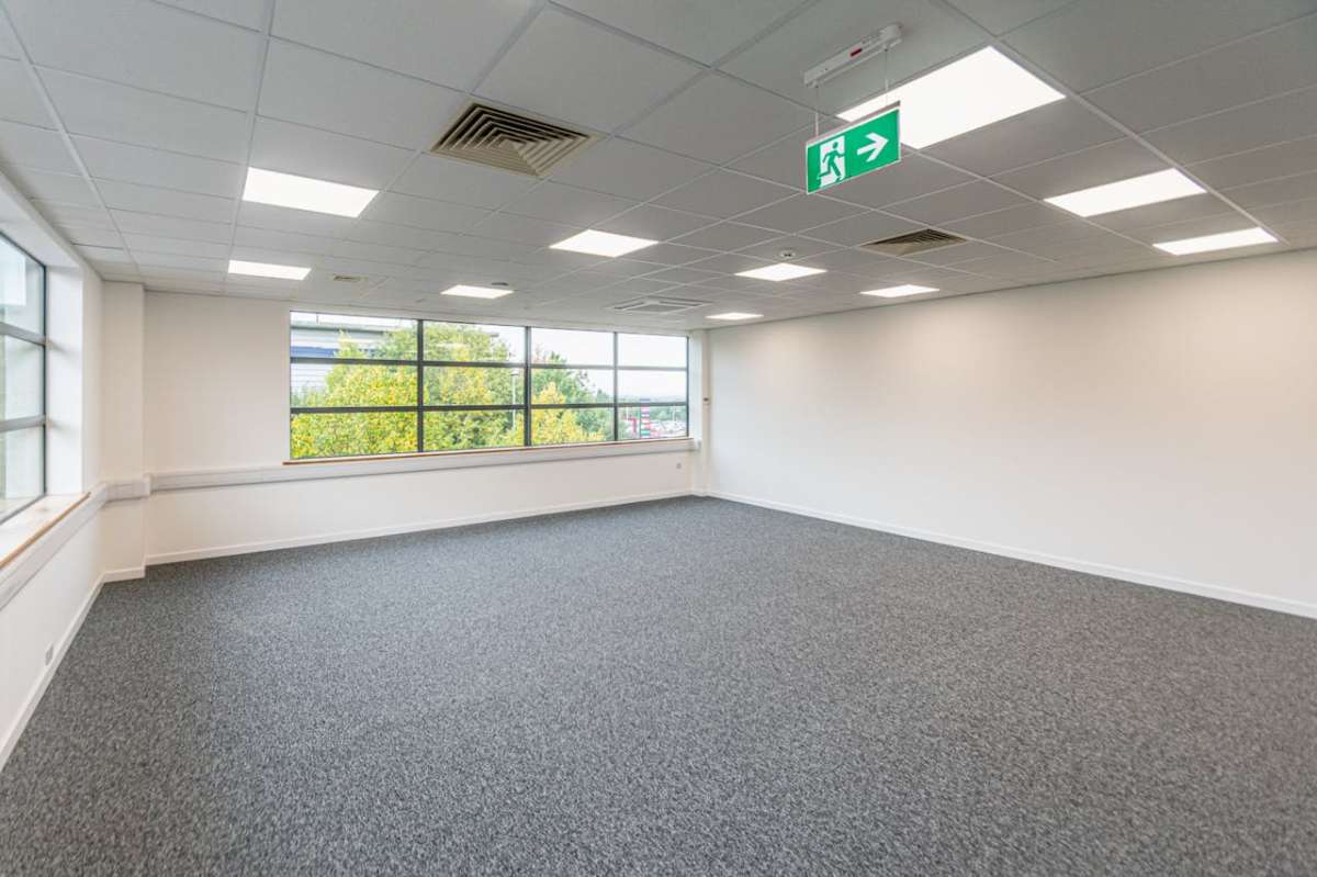 Office in Poole - photo 3