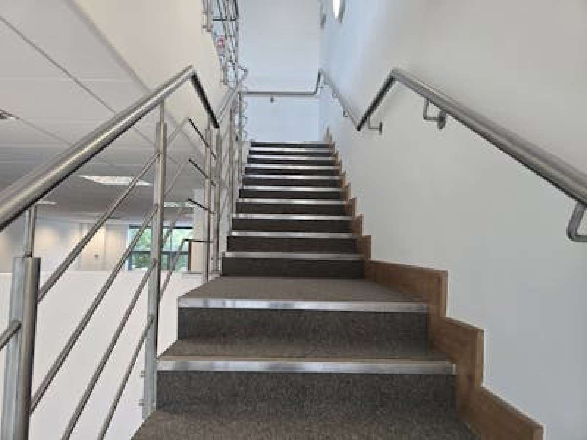 Office in Fareham - photo 3