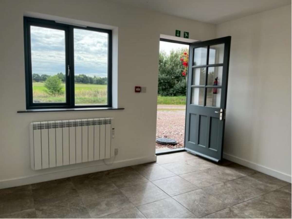 Office in Burton On Trent - photo 2