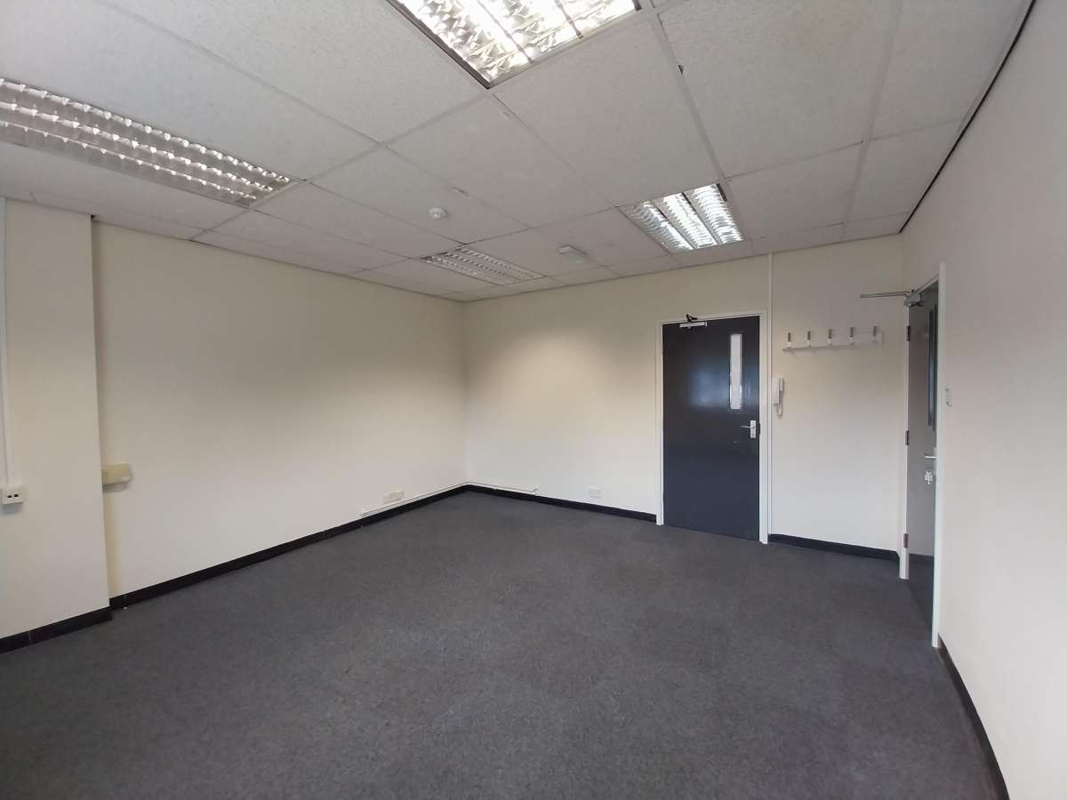 Office in Lincoln - photo 3