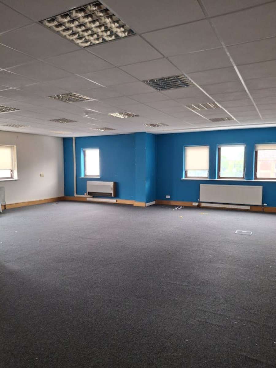 Office in Swindon - photo 4