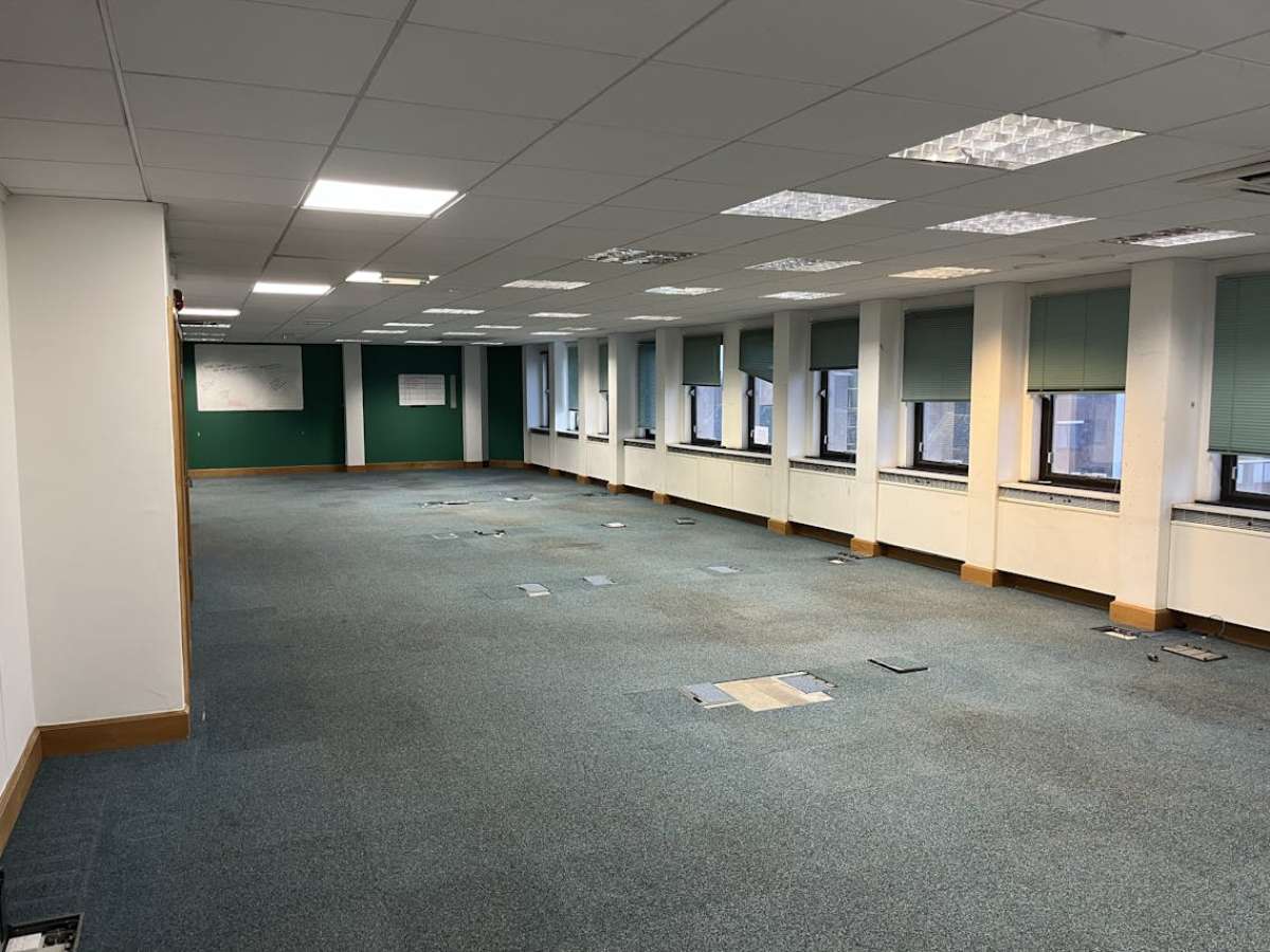 Office in Eastleigh - photo 4