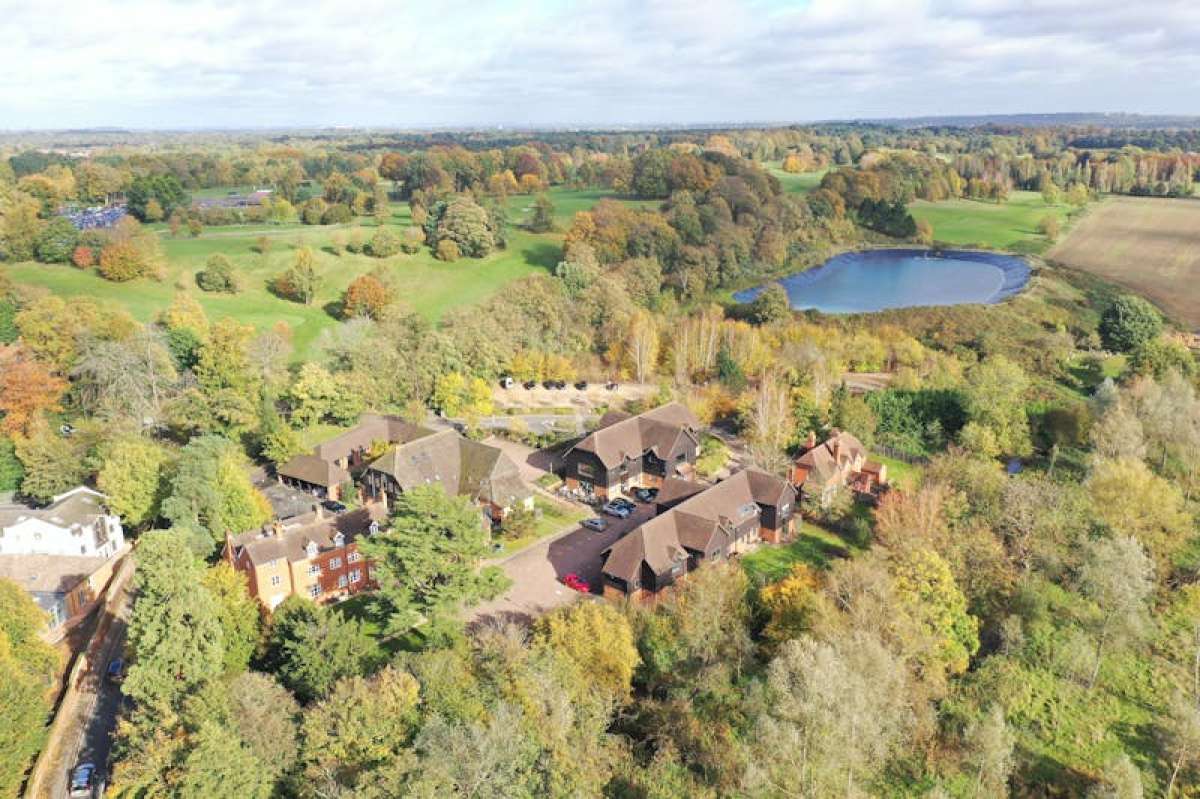 Office in Woking - photo 3