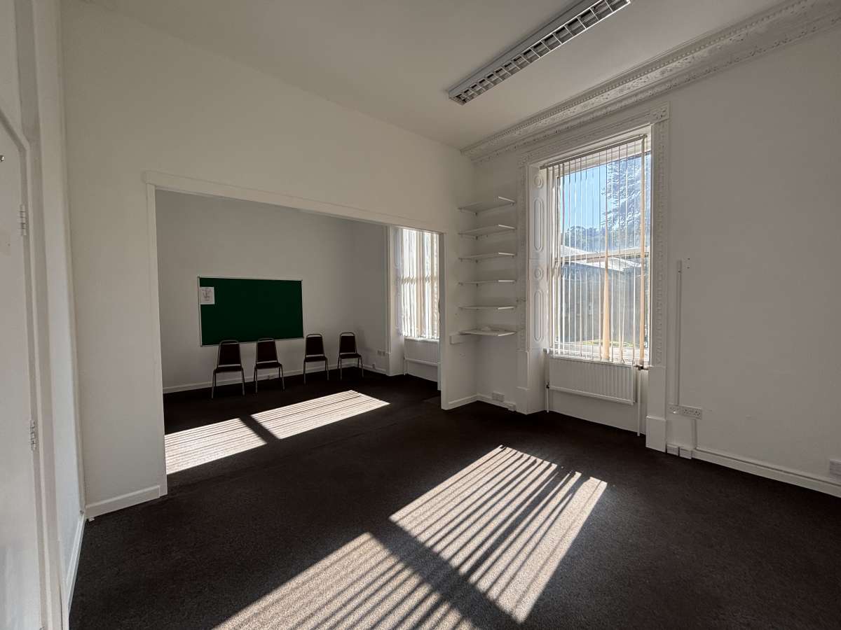 Office in Huddersfield - photo 2