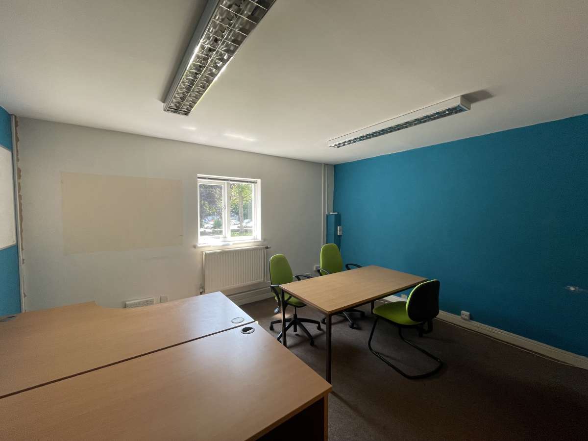 Office in Huddersfield - photo 4