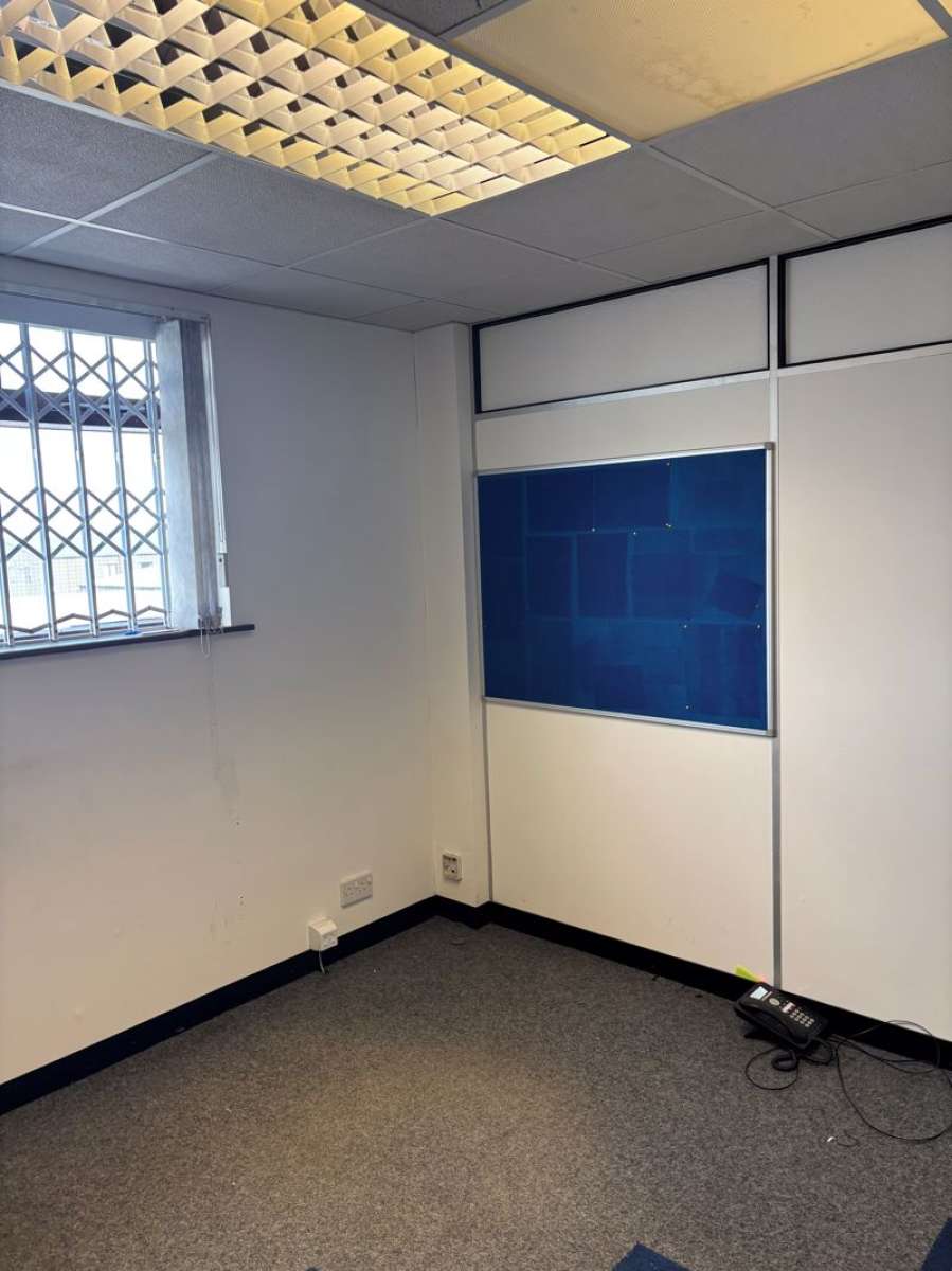Office in Congleton - photo 3