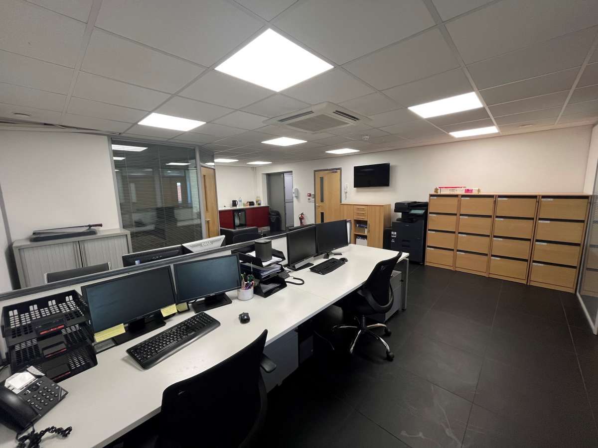 Office in Maldon - photo 2