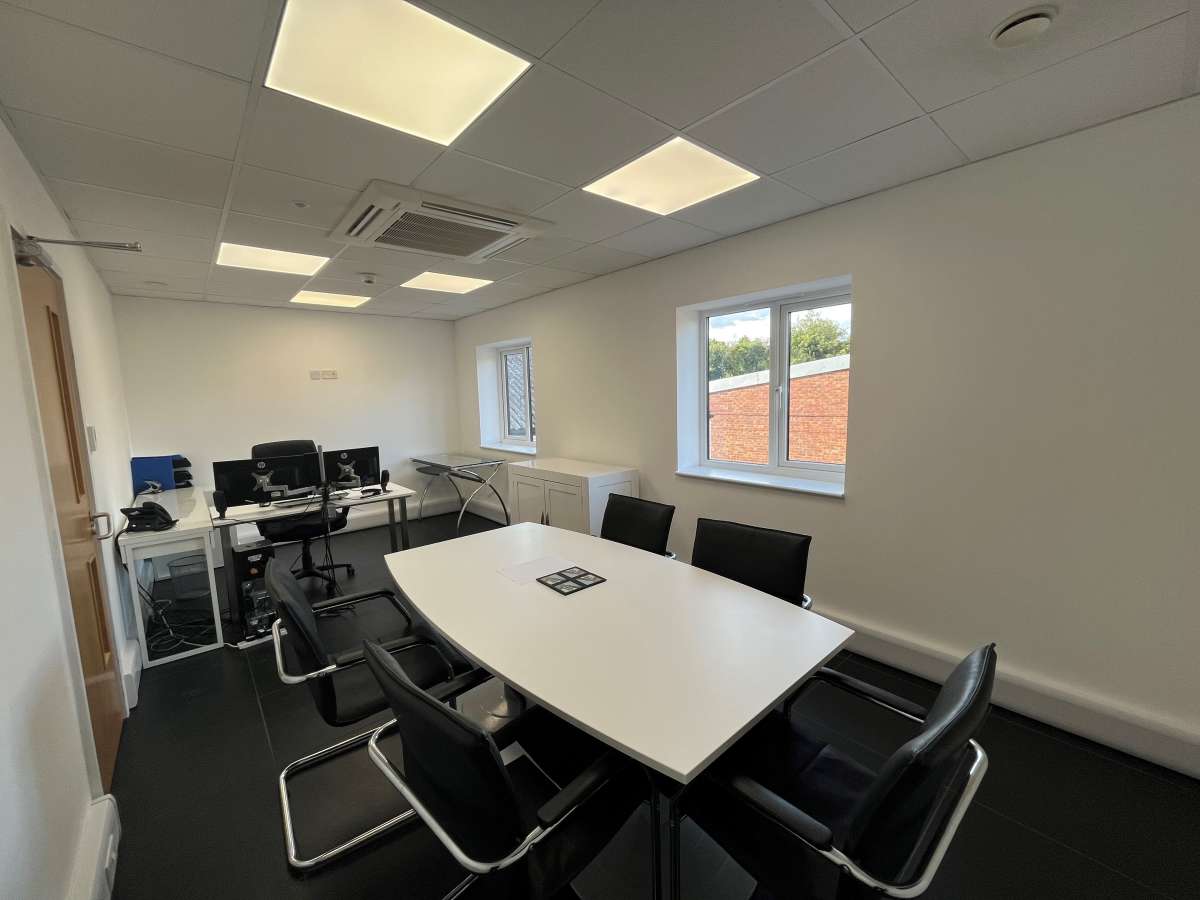 Office in Maldon - photo 3