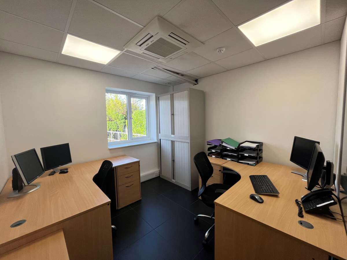 Office in Maldon - photo 4