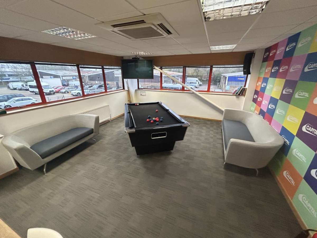 Industrial Unit in Fareham - photo 4