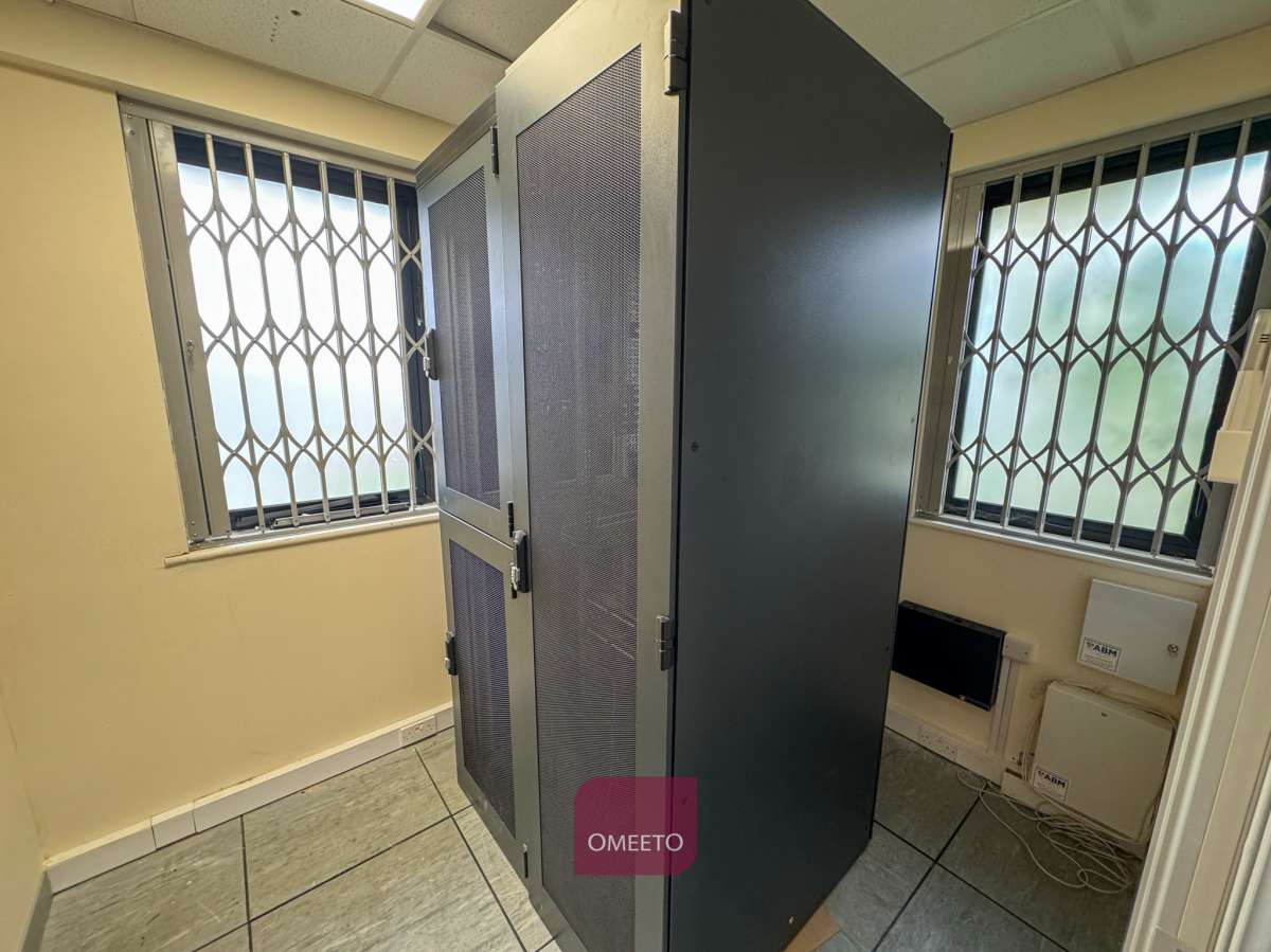 Office in Derby - photo 4