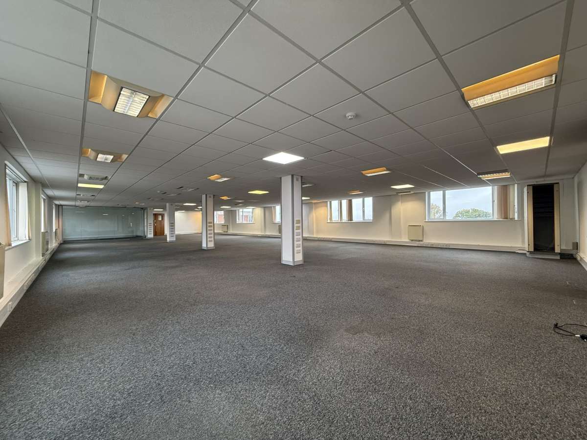 Office in Hinckley - photo 2