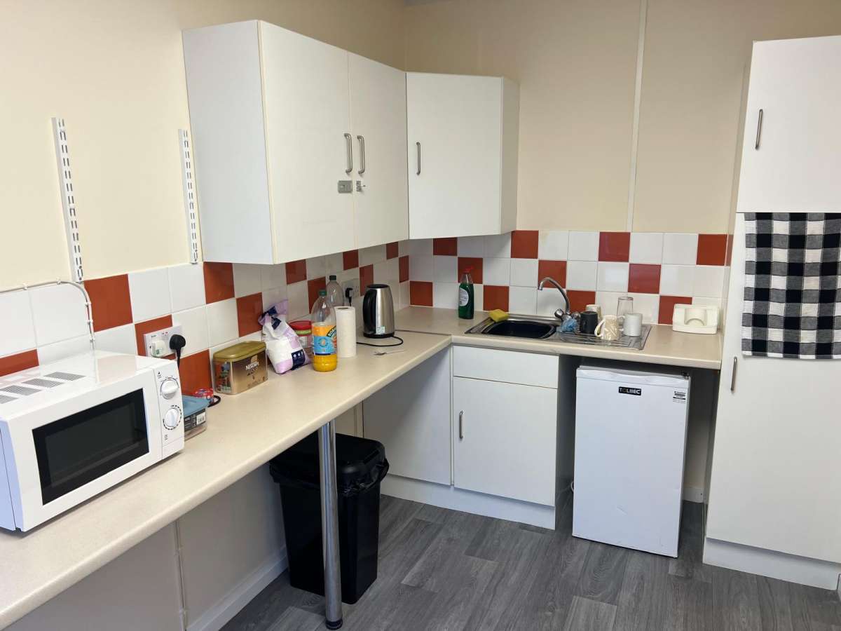 Office in Eastleigh - photo 2