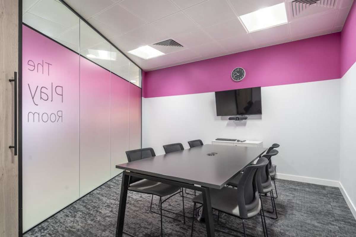 Office in Farnborough - photo 3