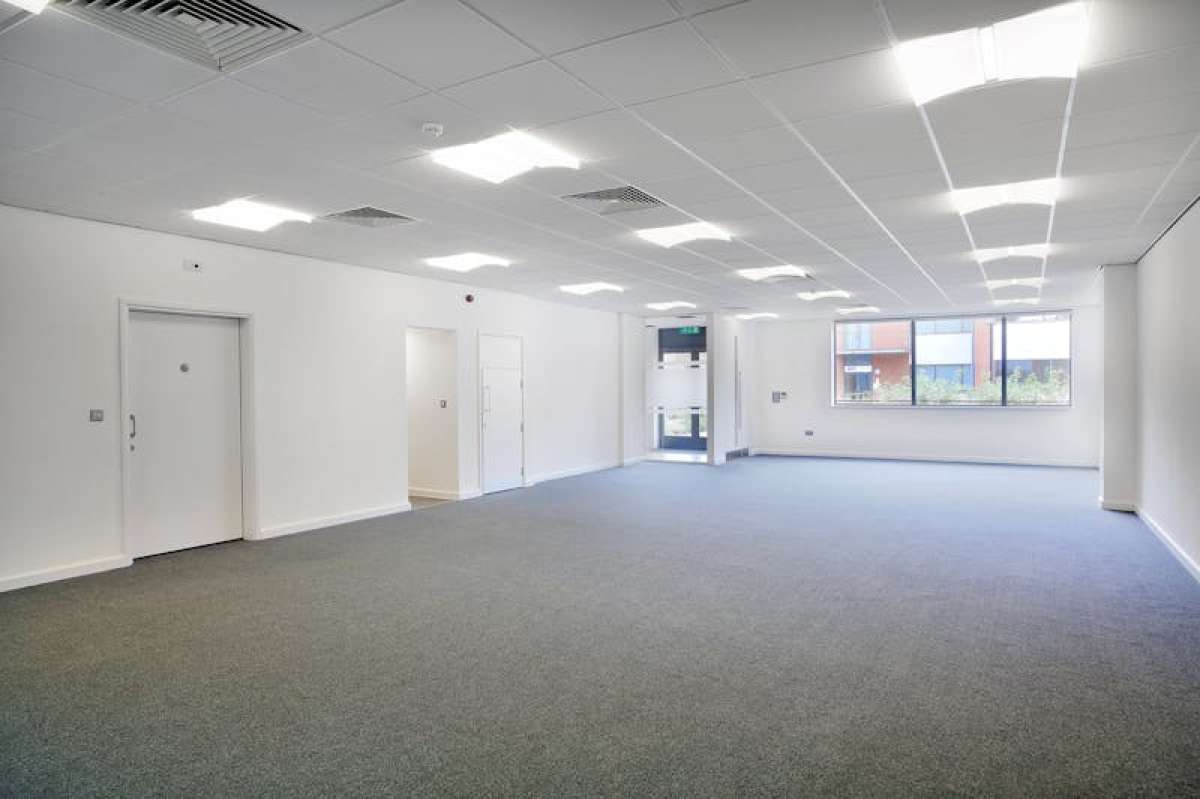 Office in Weybridge - photo 3