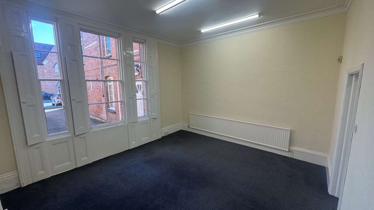 Office in Leamington Spa - photo 4