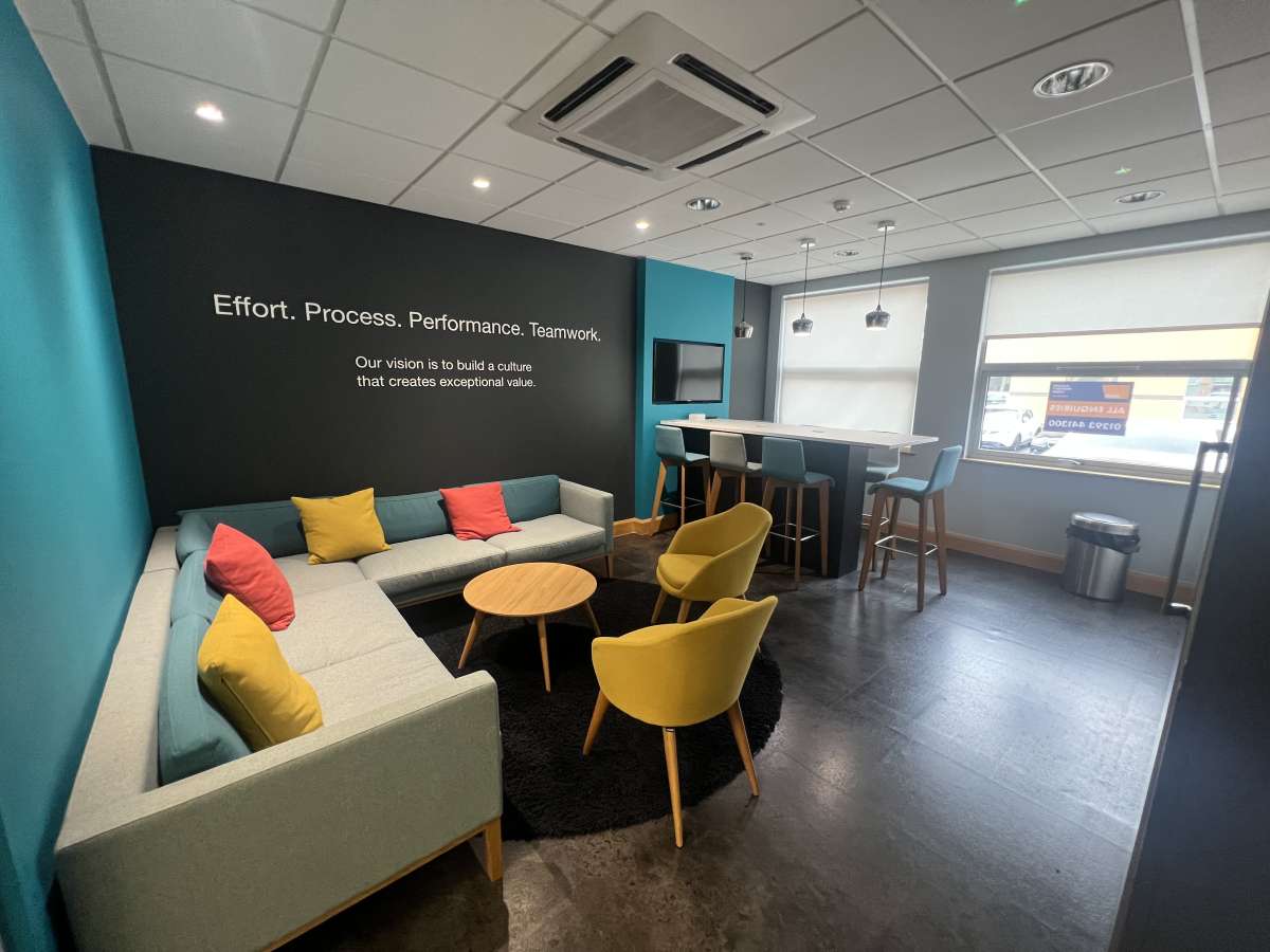 Office in Maidenbower - photo 2