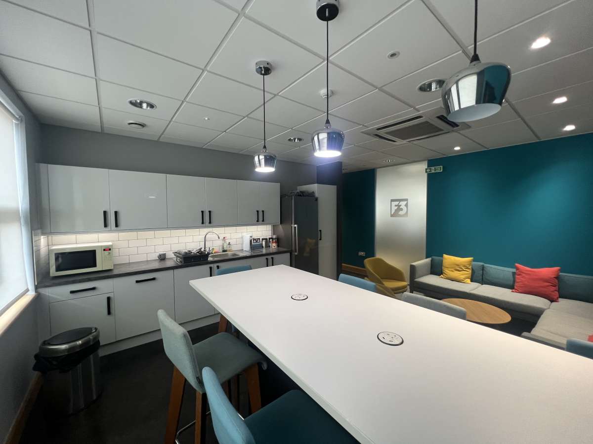 Office in Maidenbower - photo 3