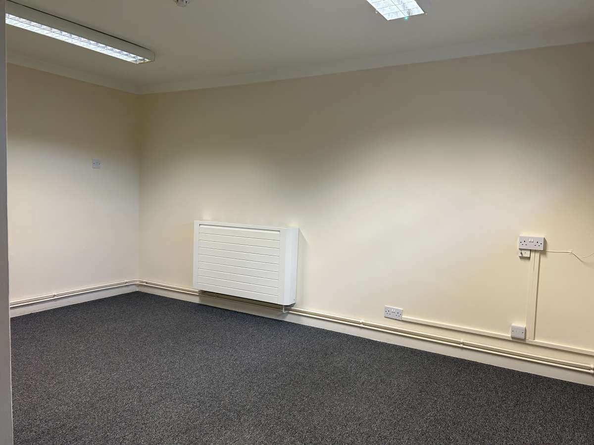Office in Gillingham - photo 4