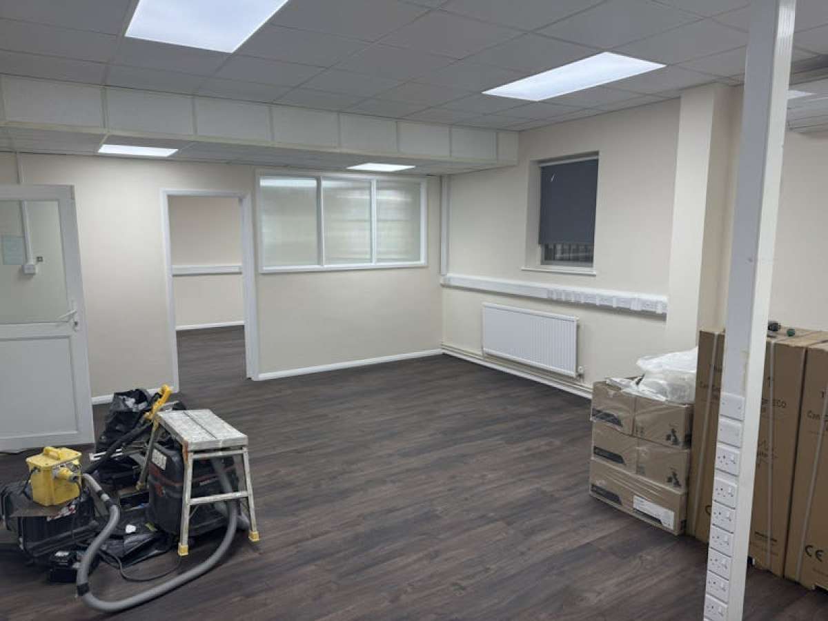 Office in Egham - photo 4