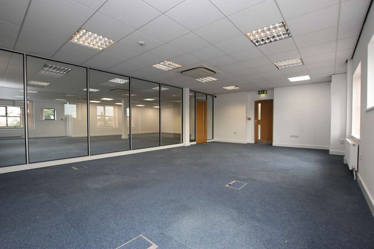 Office in Grantham - photo 3