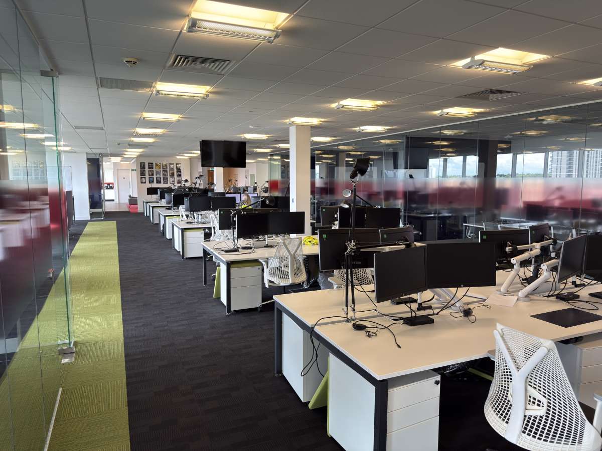 Office in Central Milton Keynes - photo 2
