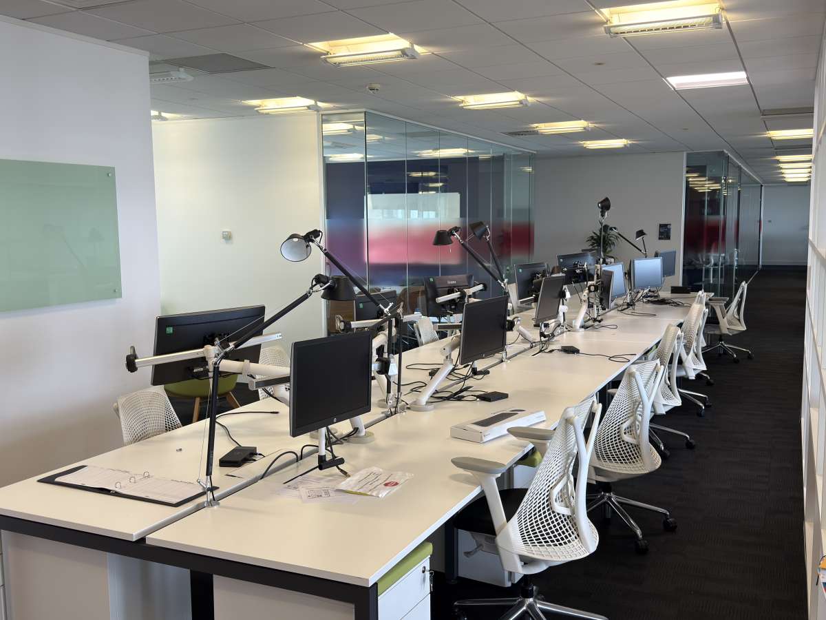 Office in Central Milton Keynes - photo 4