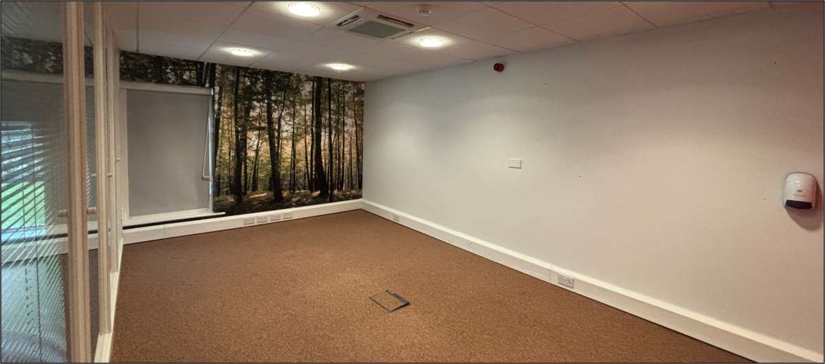 Office in Nottingham Business Park - photo 3