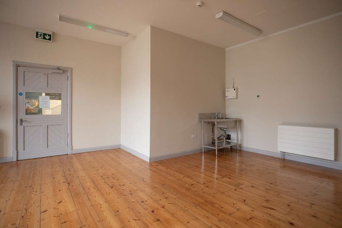 Retail/Shop in Street - photo 3