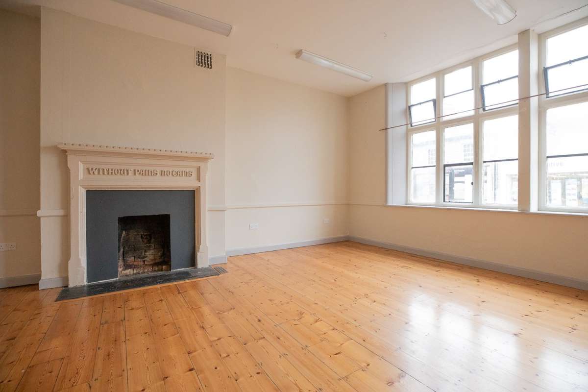 Retail/Shop in Street - photo 4