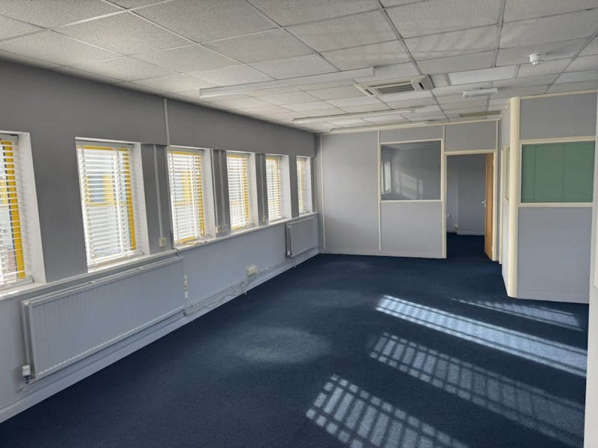 Office in Esher - photo 3