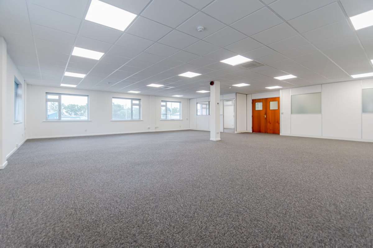 Office in Wimborne - photo 2