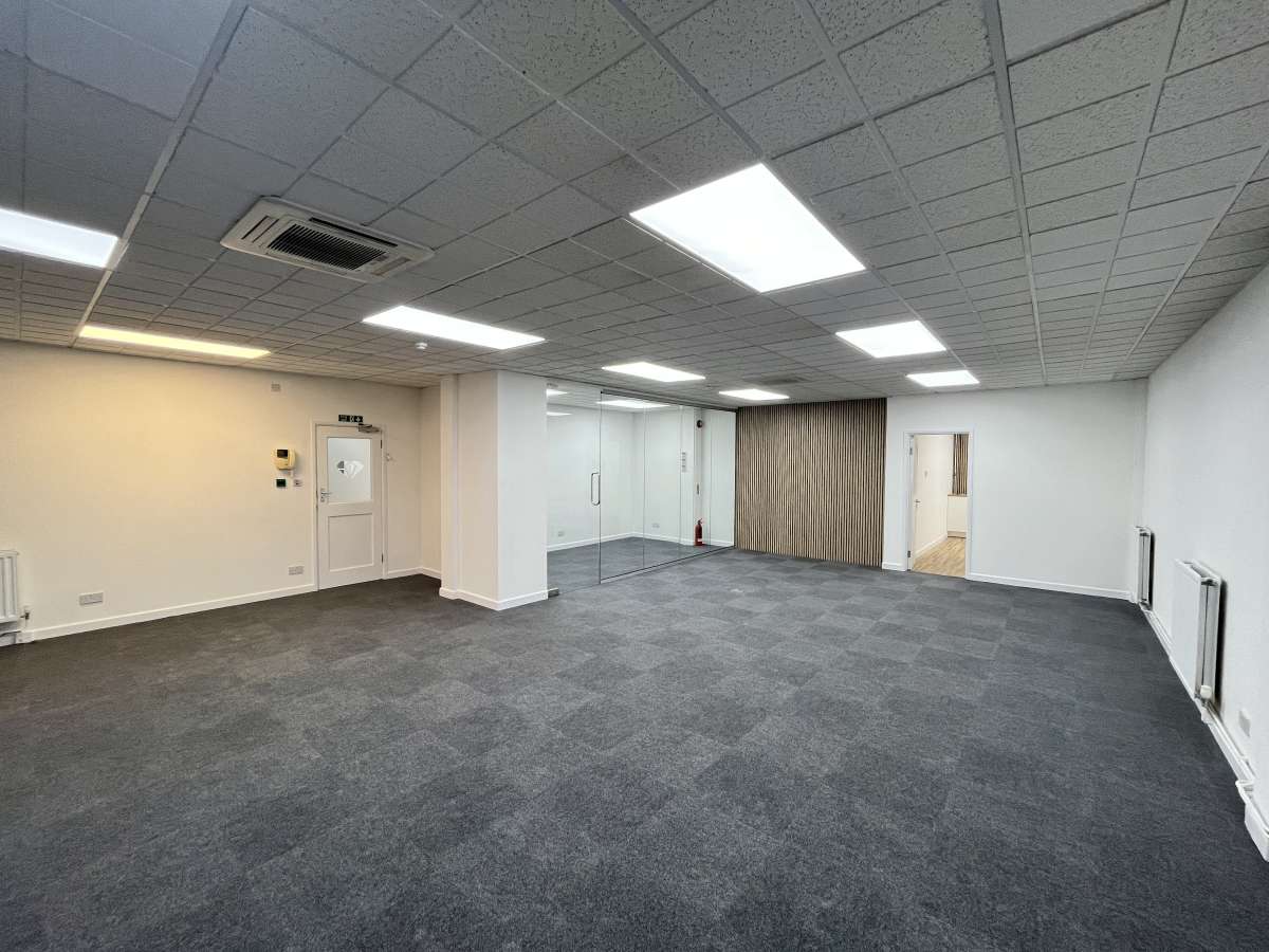 Office in Marsh Barton Trading Estate - photo 2
